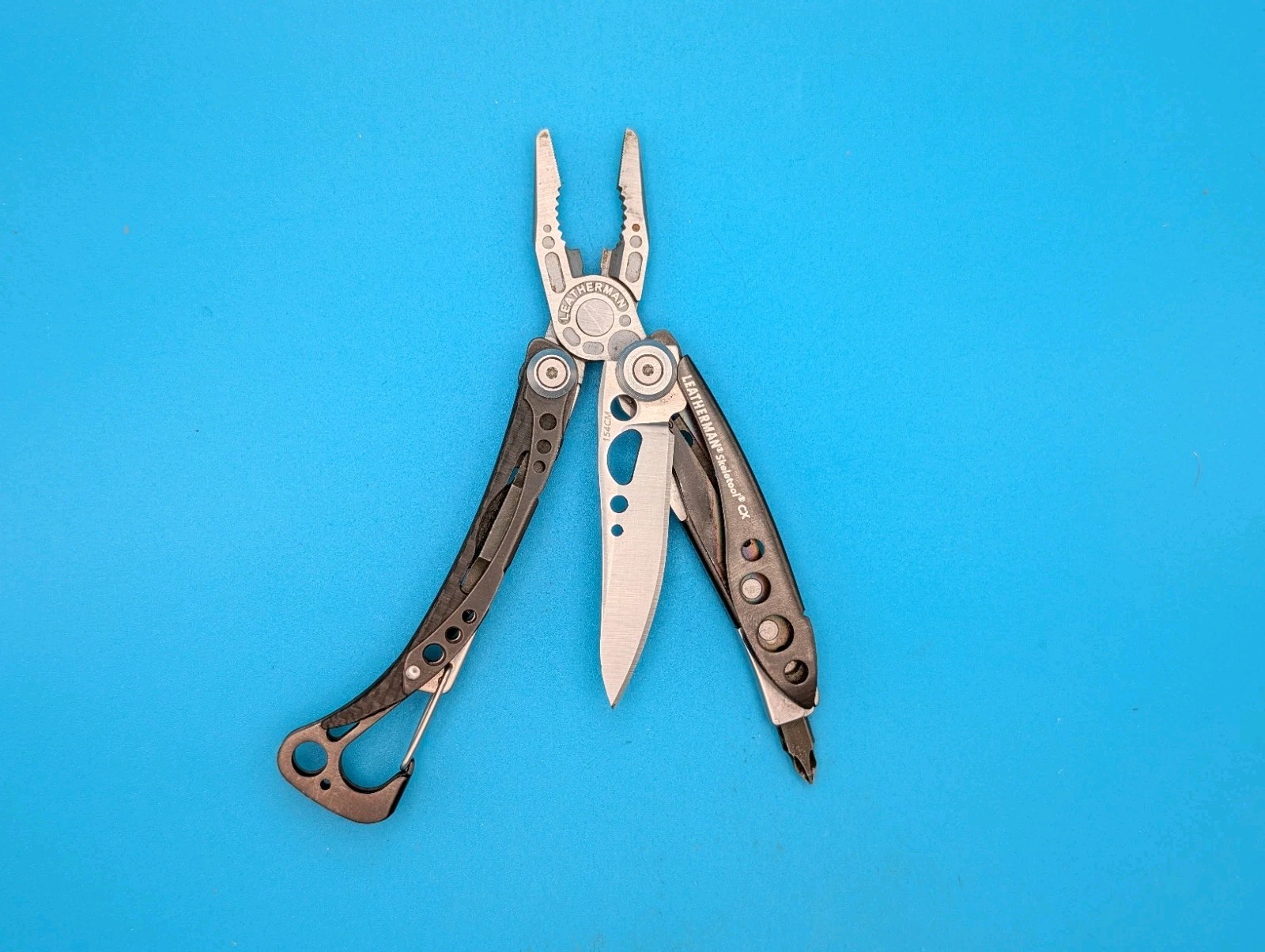 Leatherman Skeletool CX Multitool Plain Edge Knife!