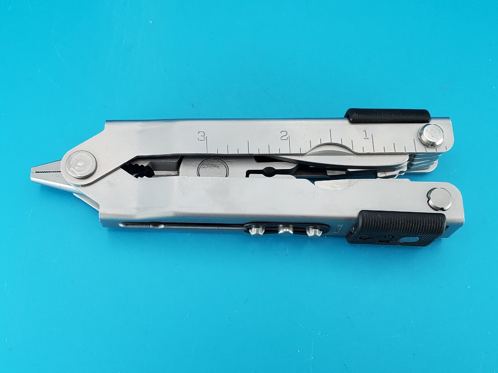 Gerber MP600 Silver Multi-Tool Needle Nose Pliers!