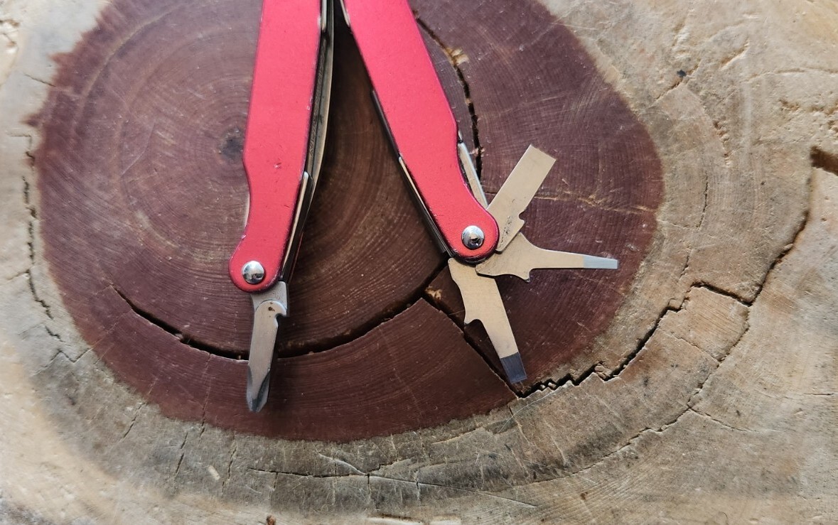 leatherman juice C2 Multi Tool Inferno Red Retired Vintage Preowned Made – W87