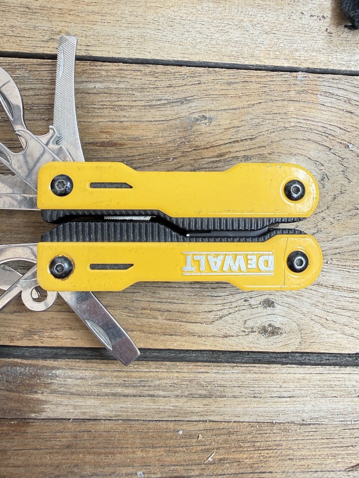 DEWALT Multi-Tool w/ Pliers Knife Saw File Screwdrivers Heavy Duty EDC