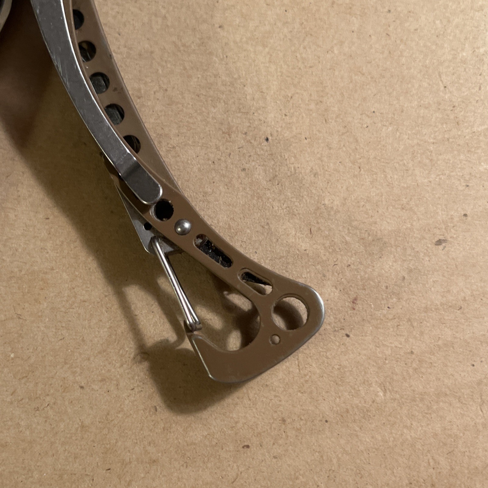 Leatherman Skeletool Multi-Tool – Pliers, Combo Blade, Driver Bits – Coyote Tan