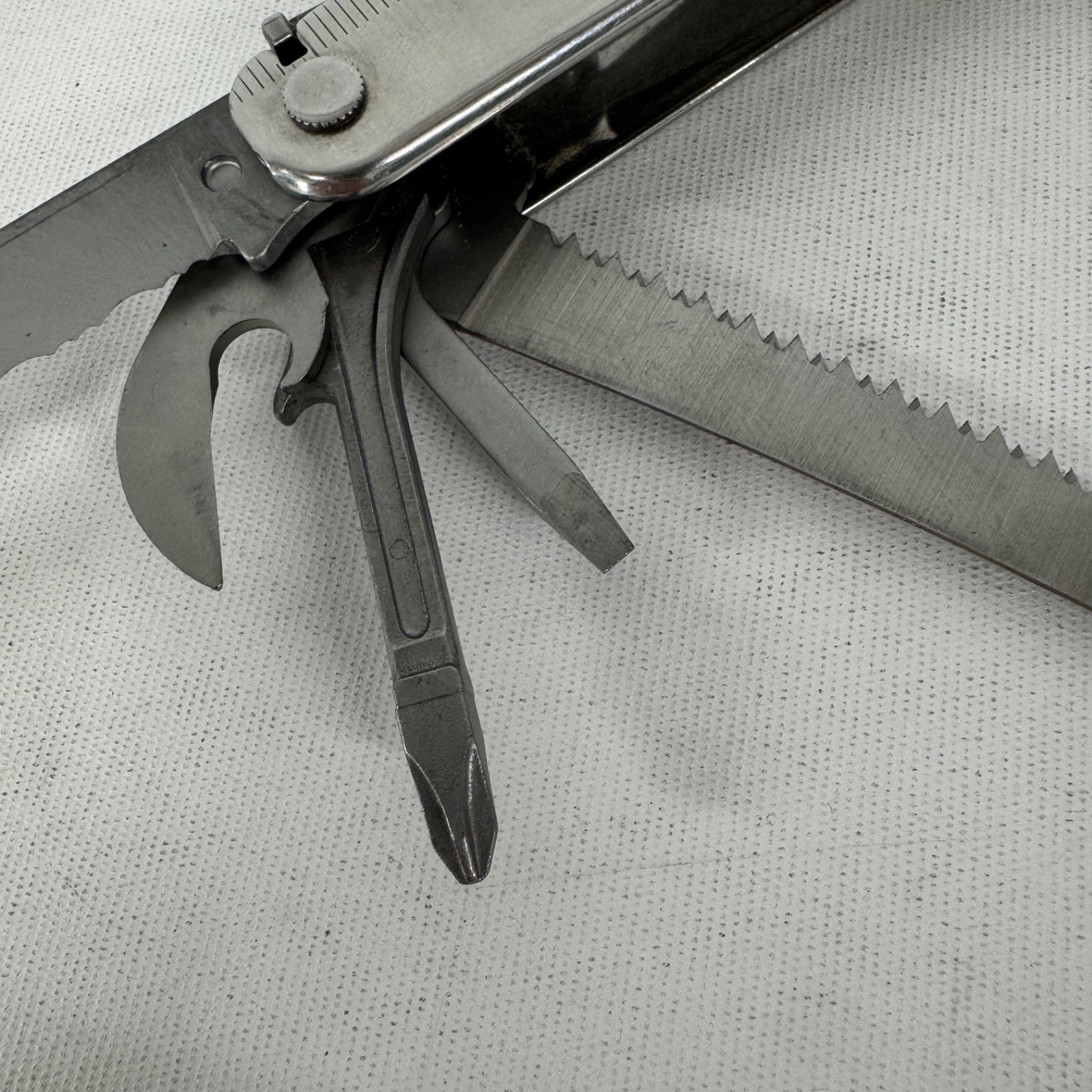 Leatherman Supertool Super Tool 300 Pliers Stainless Steel Multi Tool w/ Sheath