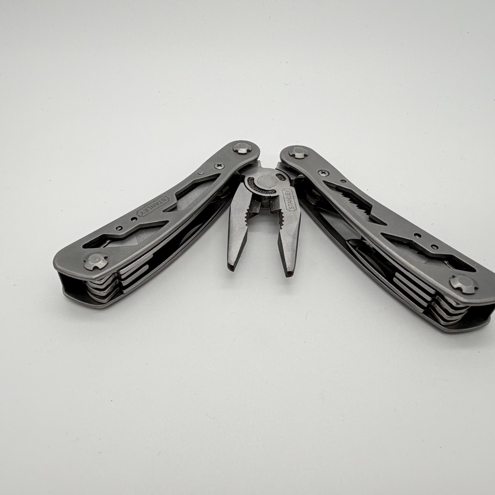 Stanley 12-in-1 Multi-Tool Pliers Pocket Knife Saw File Screwdriver EDC Gear