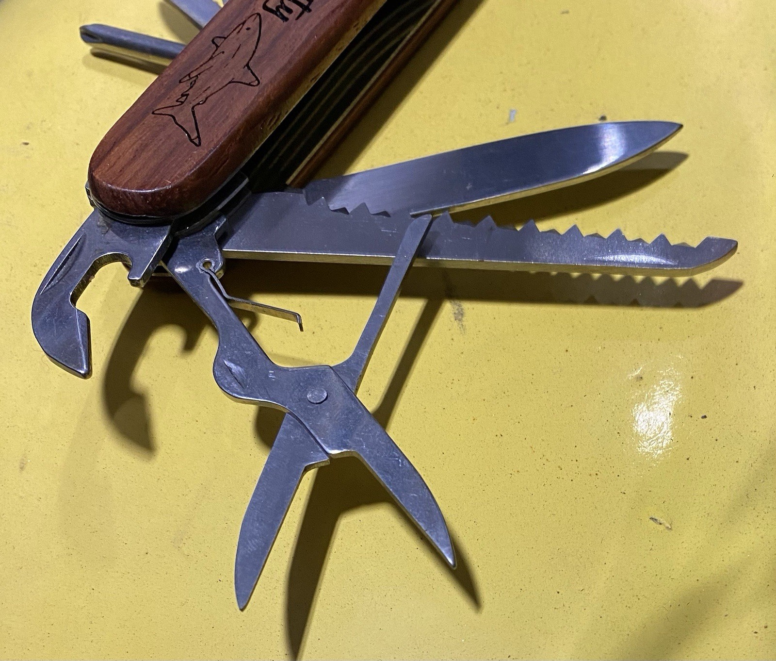 Ocean City with Shark Logo 10-in-1 Multi Tool/Knife Set NEW!