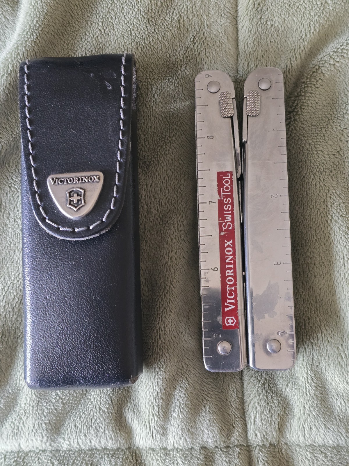 Victorinox (Swiss Army) Swiss Tool Multi Tool – Pliers & Sheath