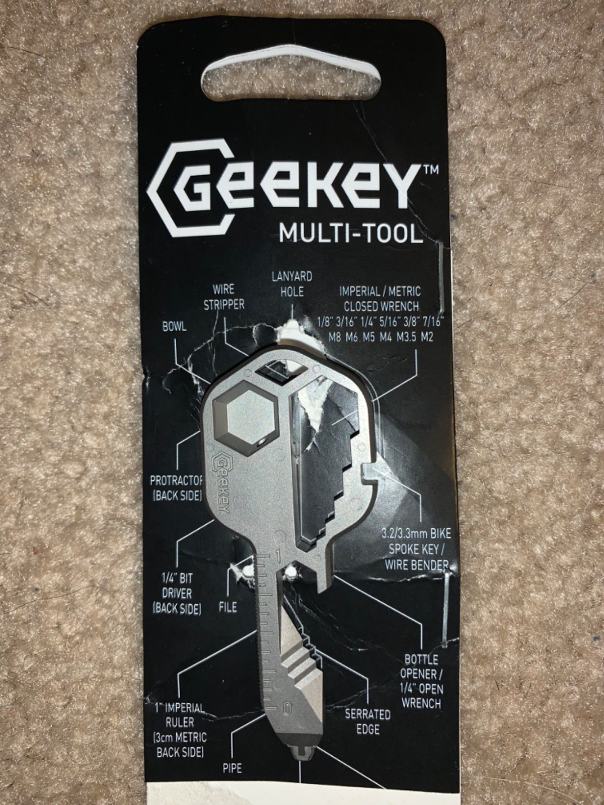 Versatile Keychain Multitool: 16+ Functions in Compact Design for EDC Travel