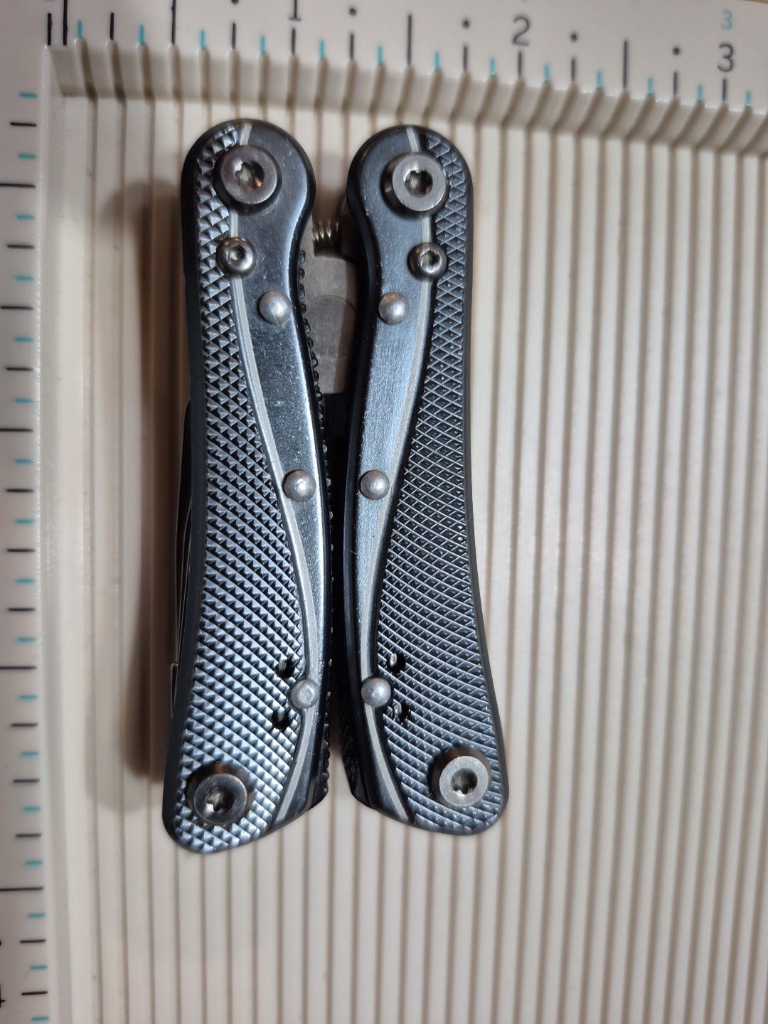 Columbia Multi-tool w/ Pliers, Blades and Light – Backpacker, Hiker and Campers