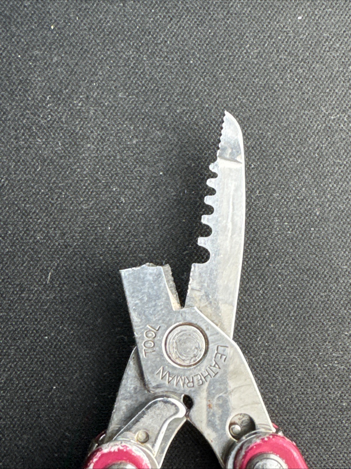 Leatherman Squirt E4 Multi-Tool w/Wire Strippers Radioshack – Parts/Repair