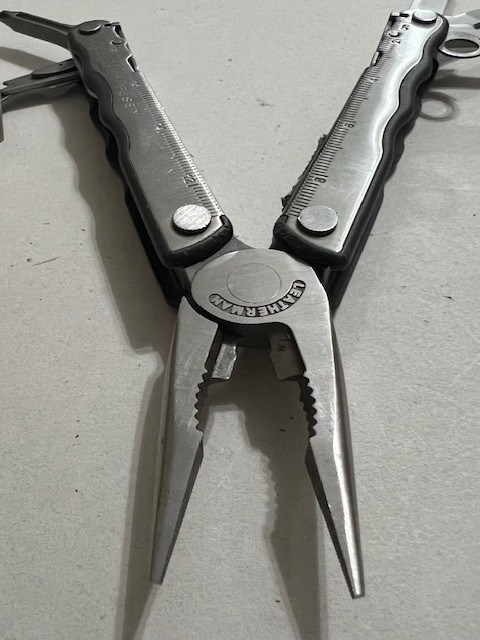Leatherman Fuse Stainless Steel Multi-Tool with sheath – Great condition