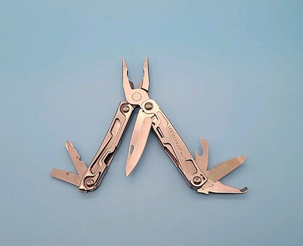 Leatherman Rev Multi-Tool – Pliers, Knife, Screwdrivers, Can Opener, File