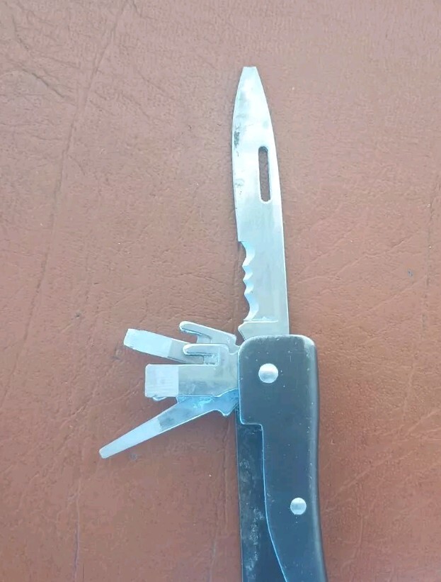 Vintage Buck Knives Bucktool Black Finish 360 model 1990’s Parts Or Not Working