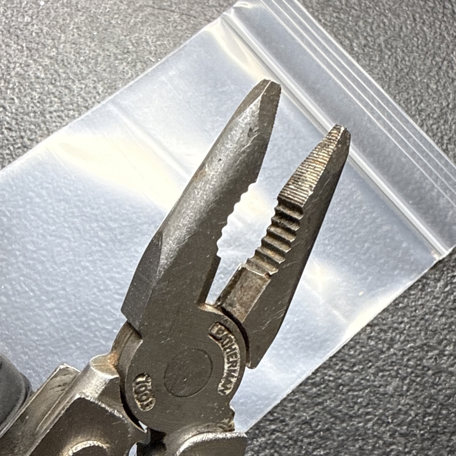 LEATHERMAN 200 SUPER TOOL SELLING FOR PARTS NOT WORKING