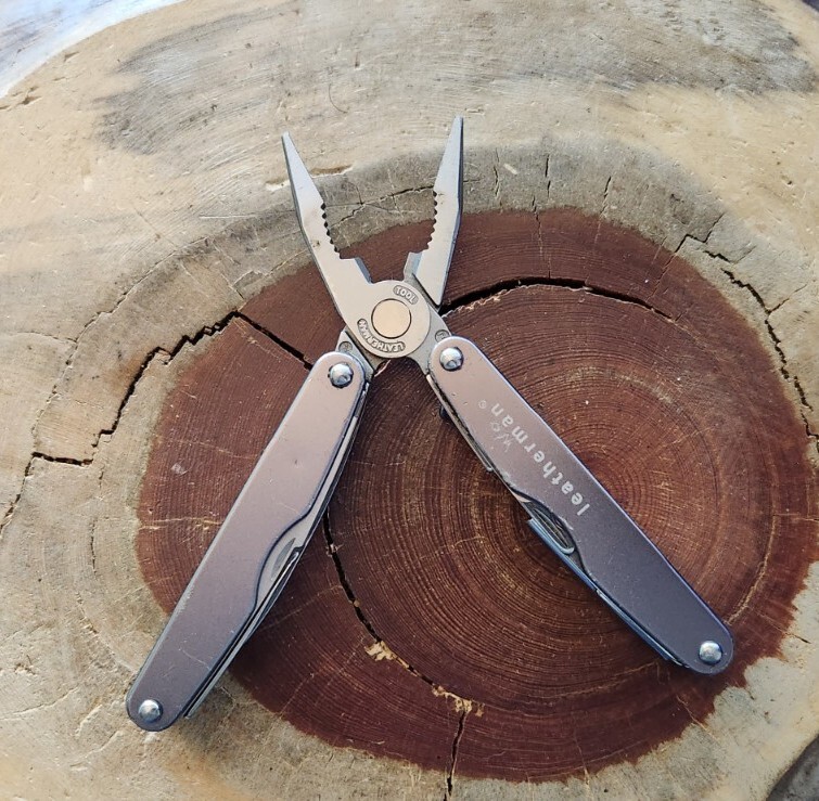 Leatherman Juice CS4 Storm Grey – Pliers Blade Corkscrew – Great Condition – C47