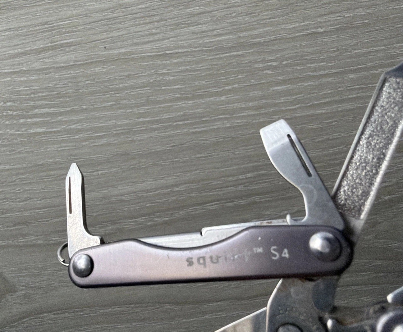 Leatherman Squirt S4 MultiTool Scissors Knife File Drivers Tweezer Gray