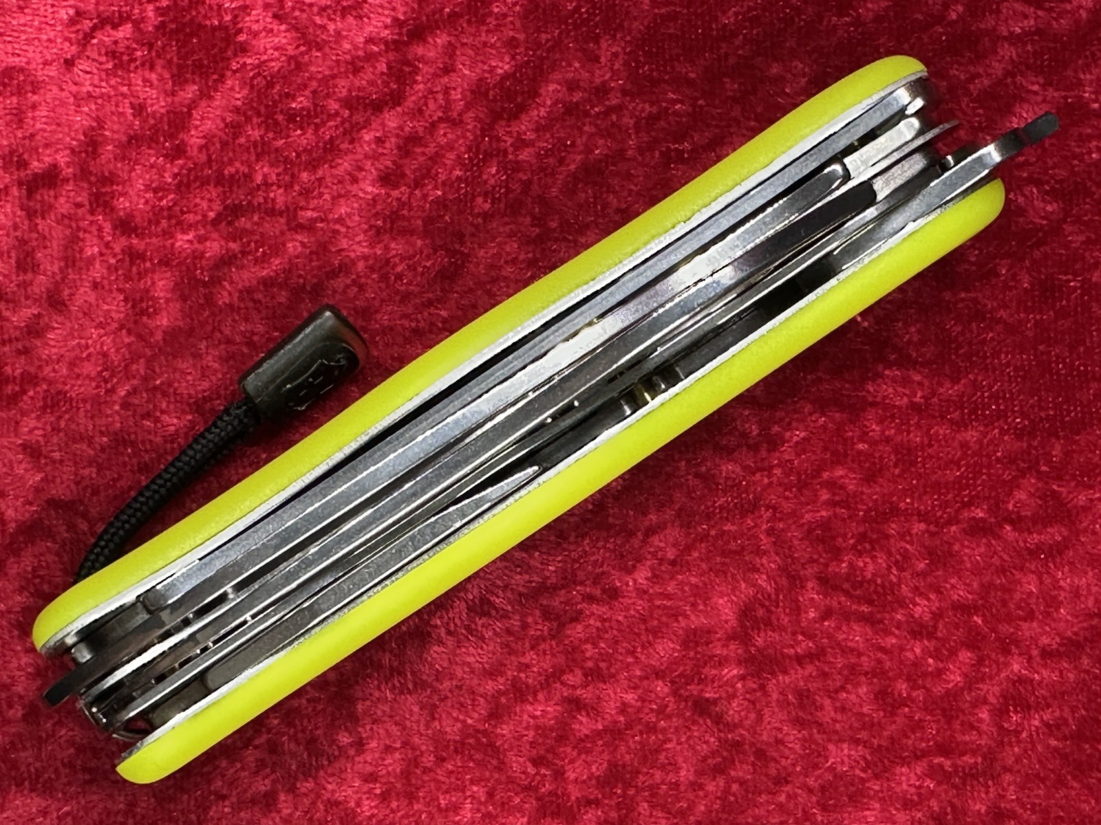Victorinox RescueTool StayGlow Handle Large Swiss Army Knife 111mm 11 Tool (642)