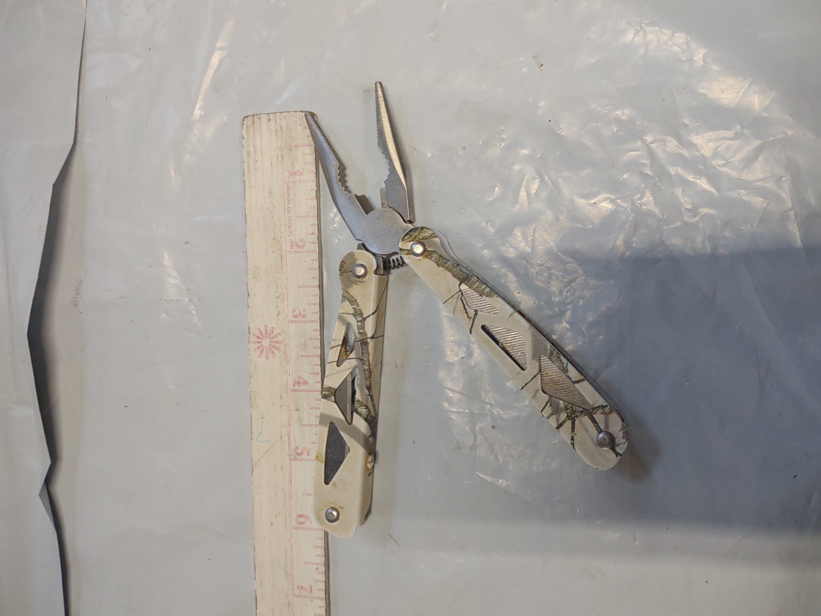 Mossy OAK , Multi Tool , White Camo,Pliers,Screwdriver,File, & More, 9 in 1 Tool