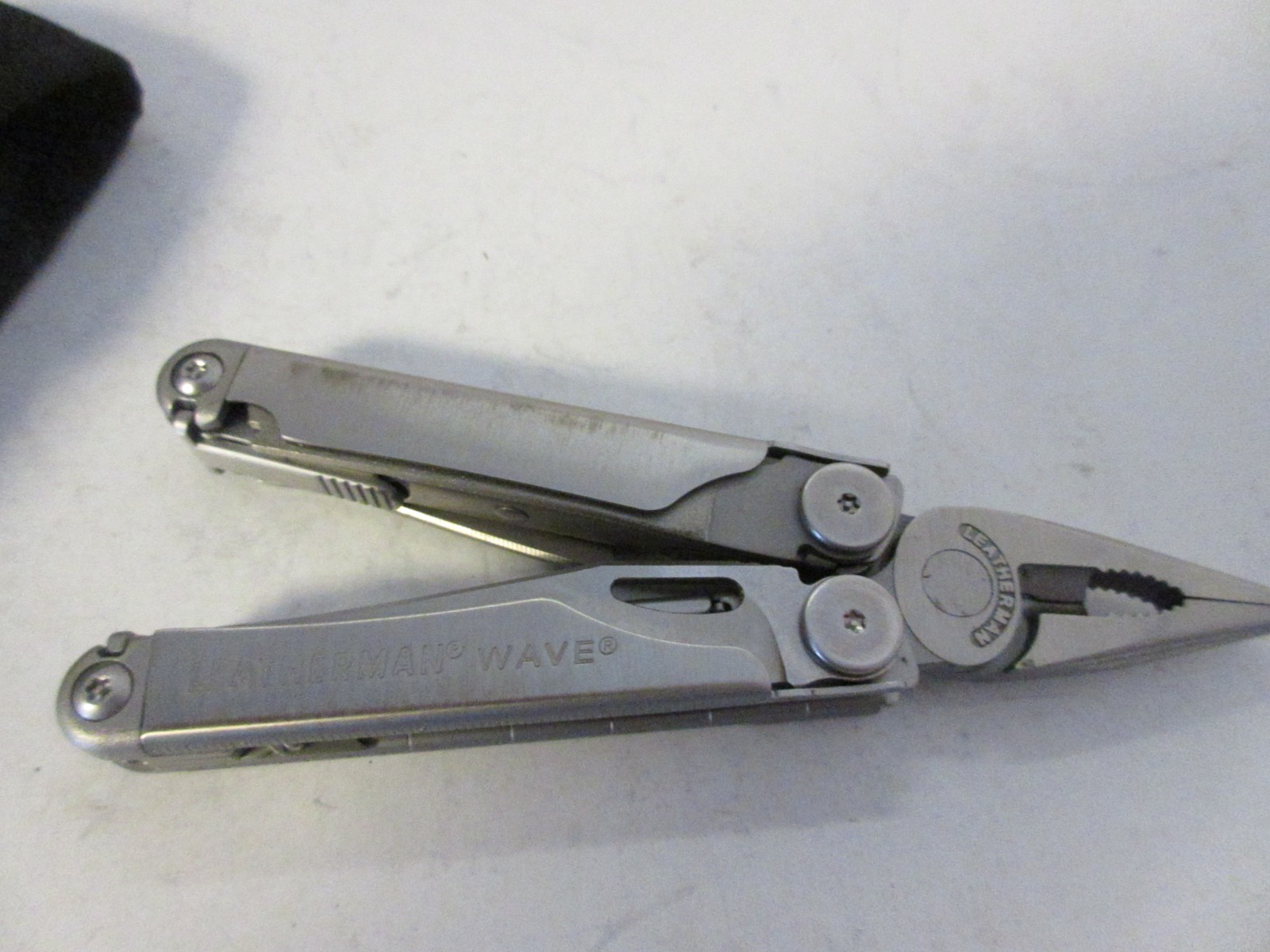 Leatherman Wave multi-tool With Belt Pouch Carrying Case NEW
