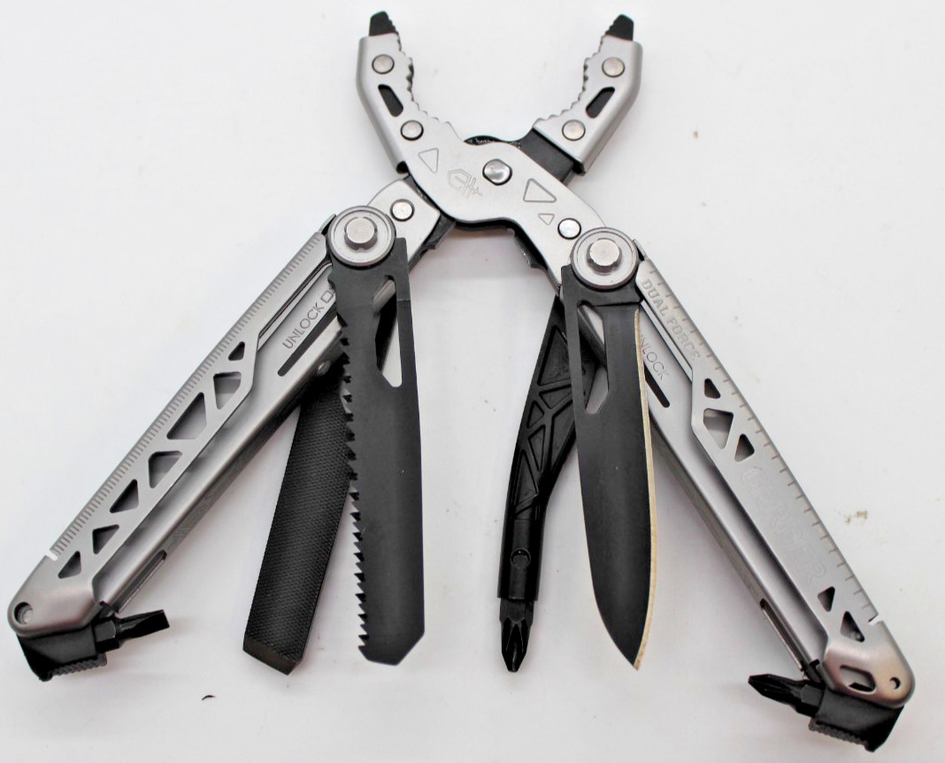 Gerber Dual Force 12-in-1 Multi-Tool with Nylon Sheath In New Condition