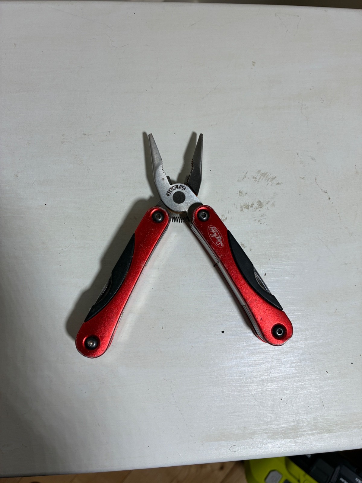 Multitool – Pliers, Many Tools