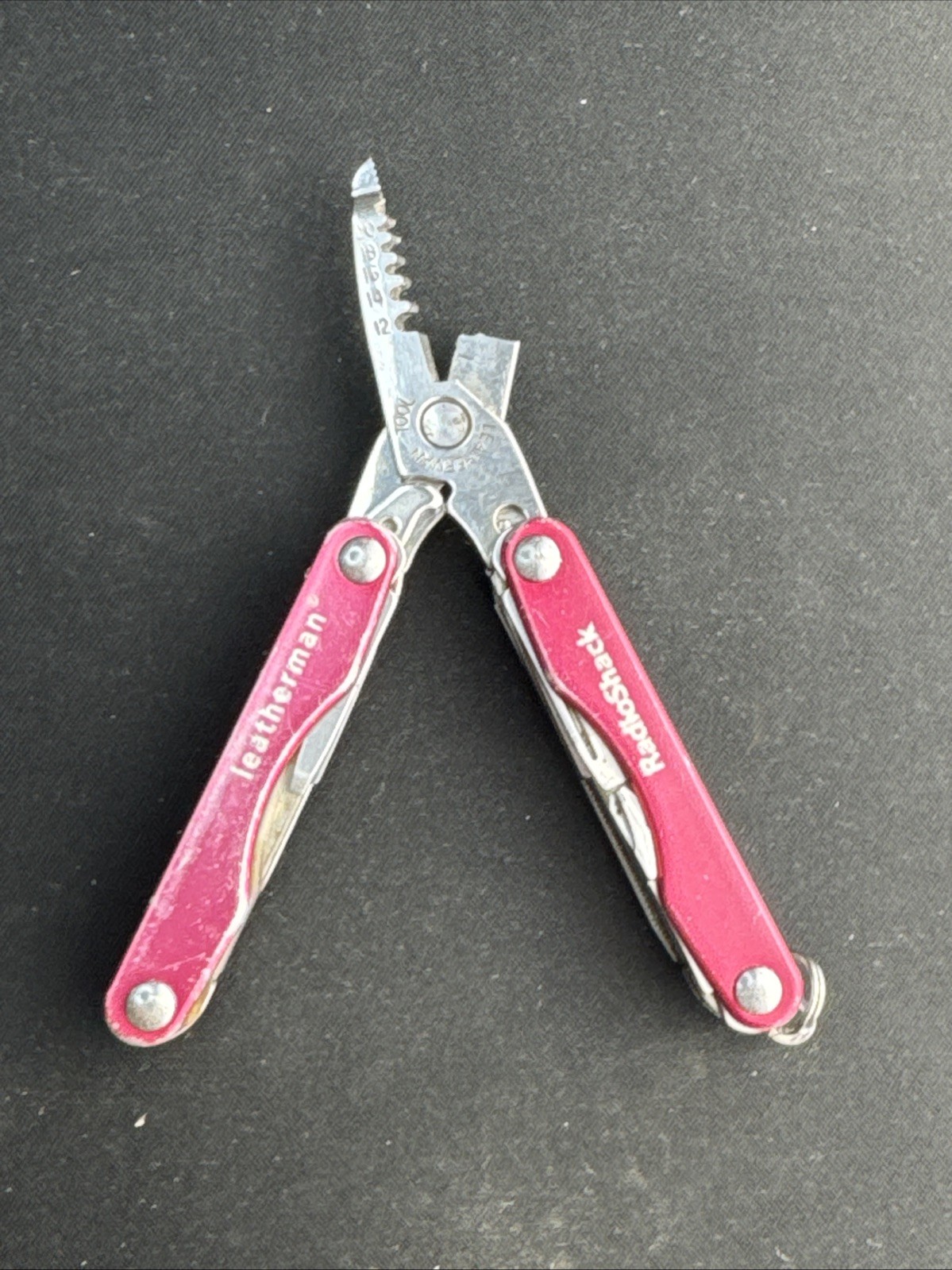 Leatherman Squirt E4 Multi-Tool w/Wire Strippers Radioshack – Parts/Repair