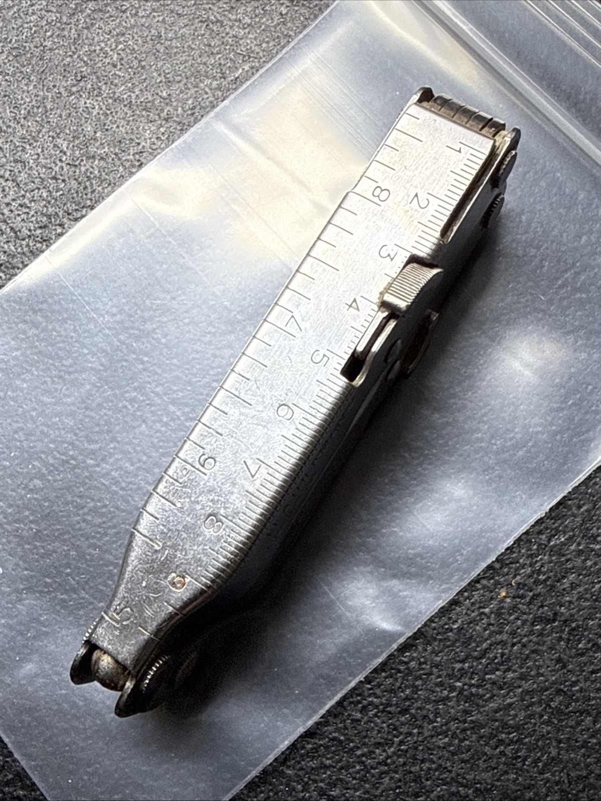 LEATHERMAN 200 SUPER TOOL SELLING FOR PARTS NOT WORKING
