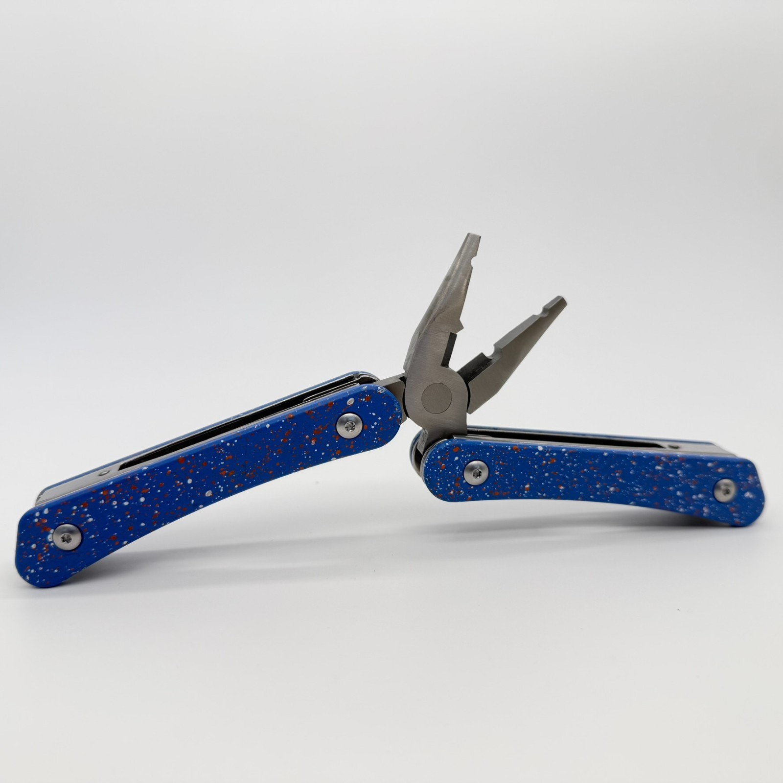 Gentlemen’s Hardware Wilderness Multi-Tool Blue Speckle 12-in-1 EDC Camping