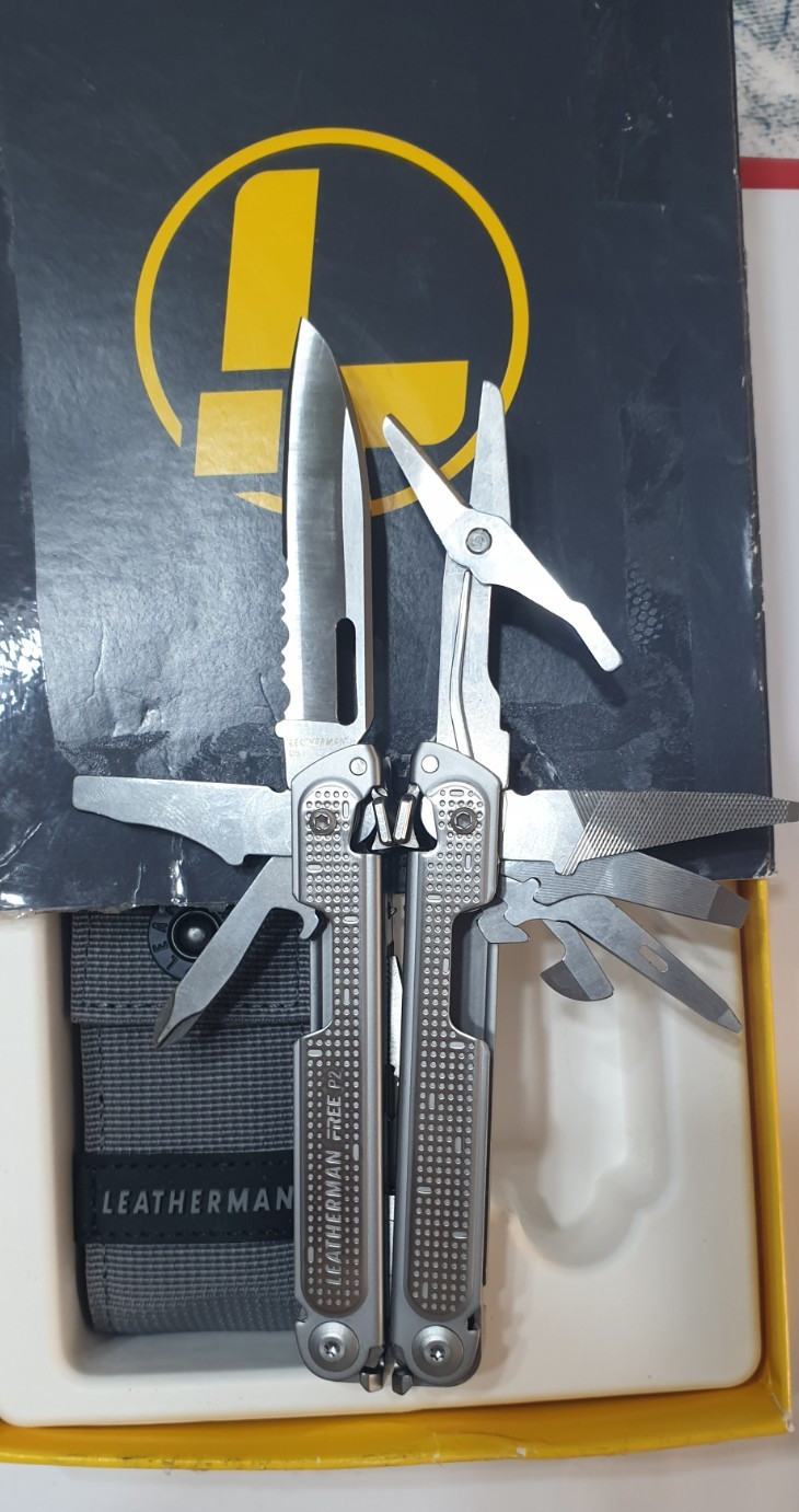 🔥🔥🔥 Leatherman Free P2 One Hand Opening Multi Tool Retired Rare New in Box
