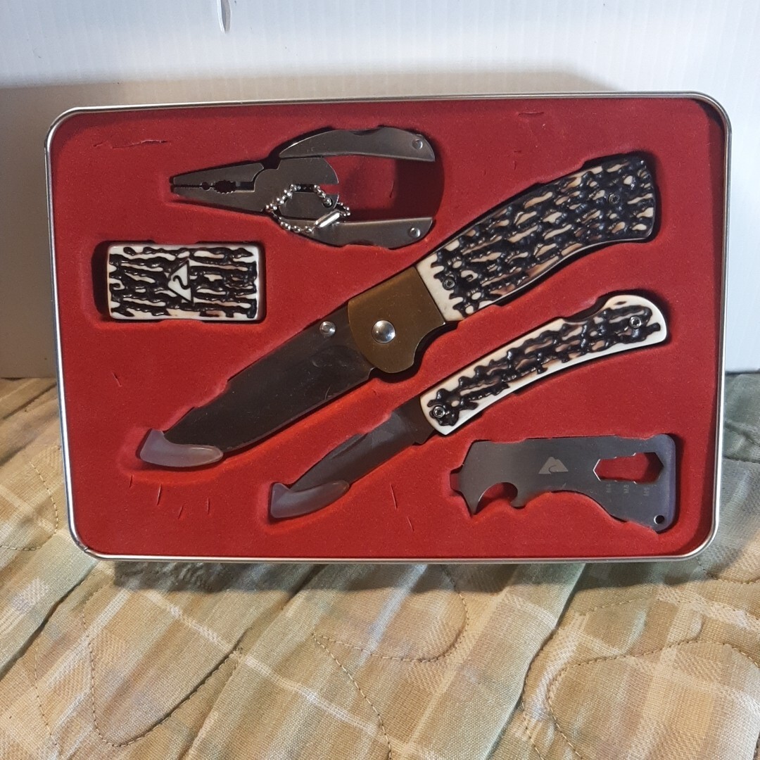 OZARK TRAIL 5 PIECE COMBO SET 2 Knives – Tool – Money Clip – Metal Tin *New**