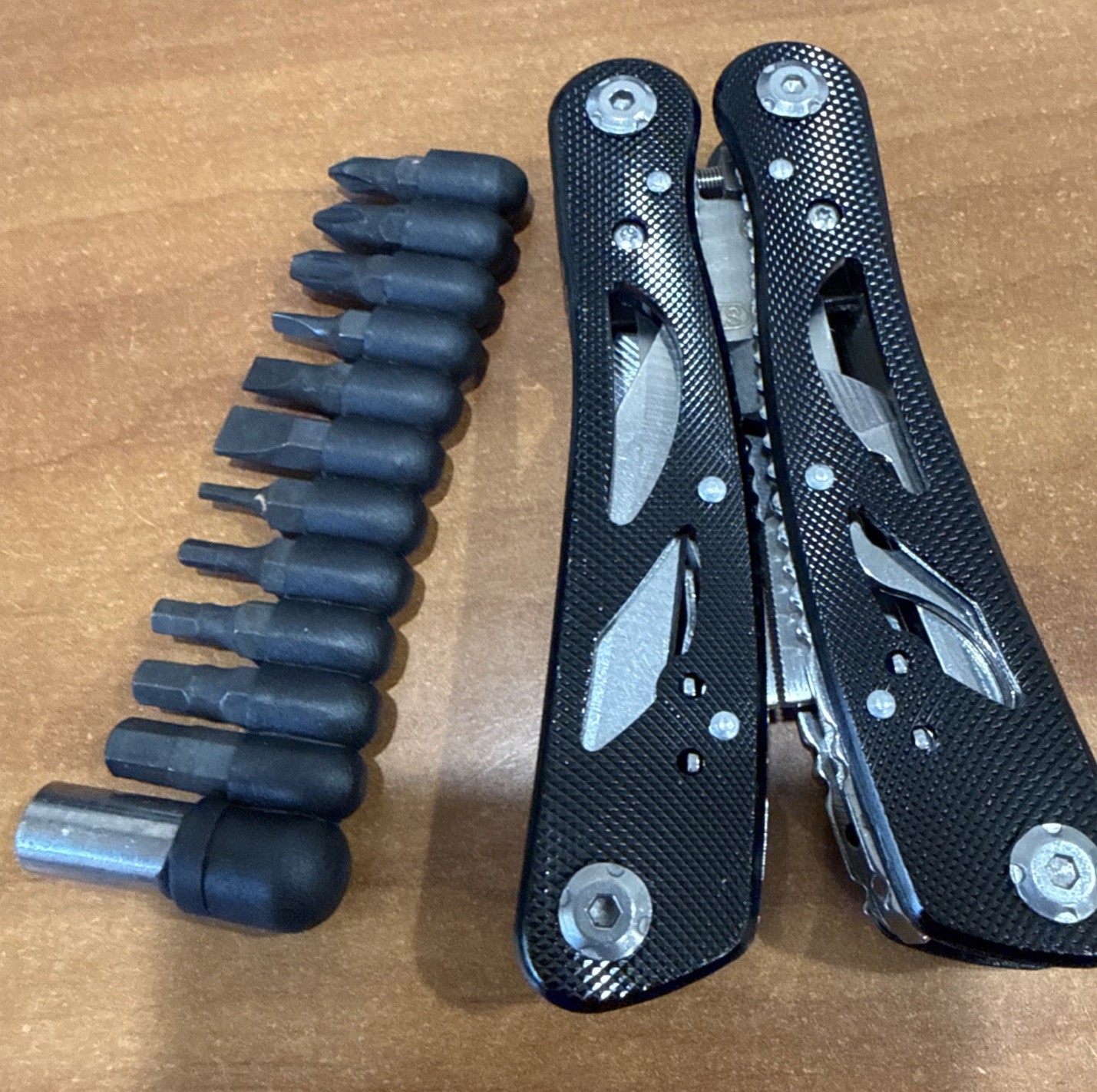 Multitool Pliers Set Stainless Steel 11 Screwdriver Bits Black Durable