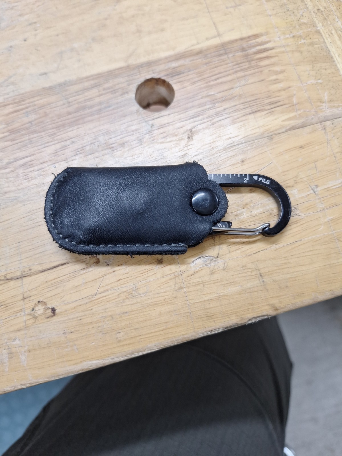 True Utility FIXR 20-in-1 Pocket Multi-Tool Carabiner 3.25″ Back