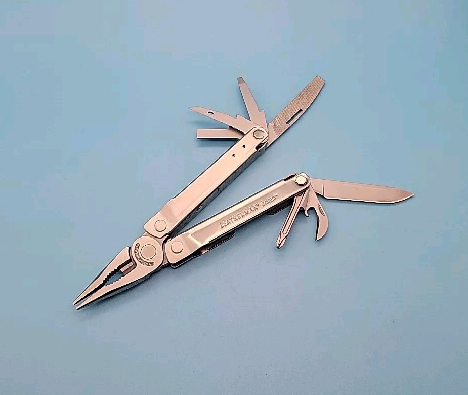 LEATHERMAN Bond Multitool – Knife, File, Screwdrivers, Pliers – Silver