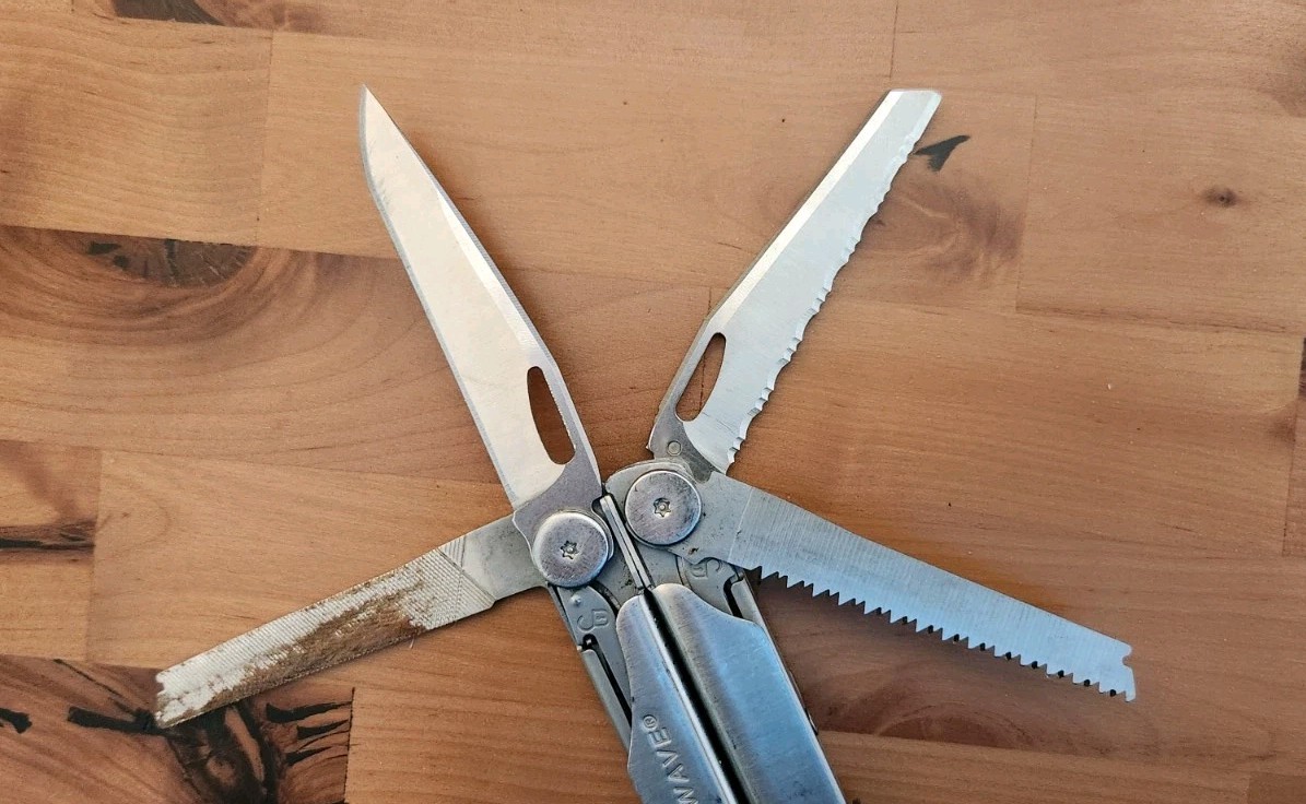 Leatherman Wave Multi-Tool Pliers Pocket Knife w/ Sheath – Great Condition – U13
