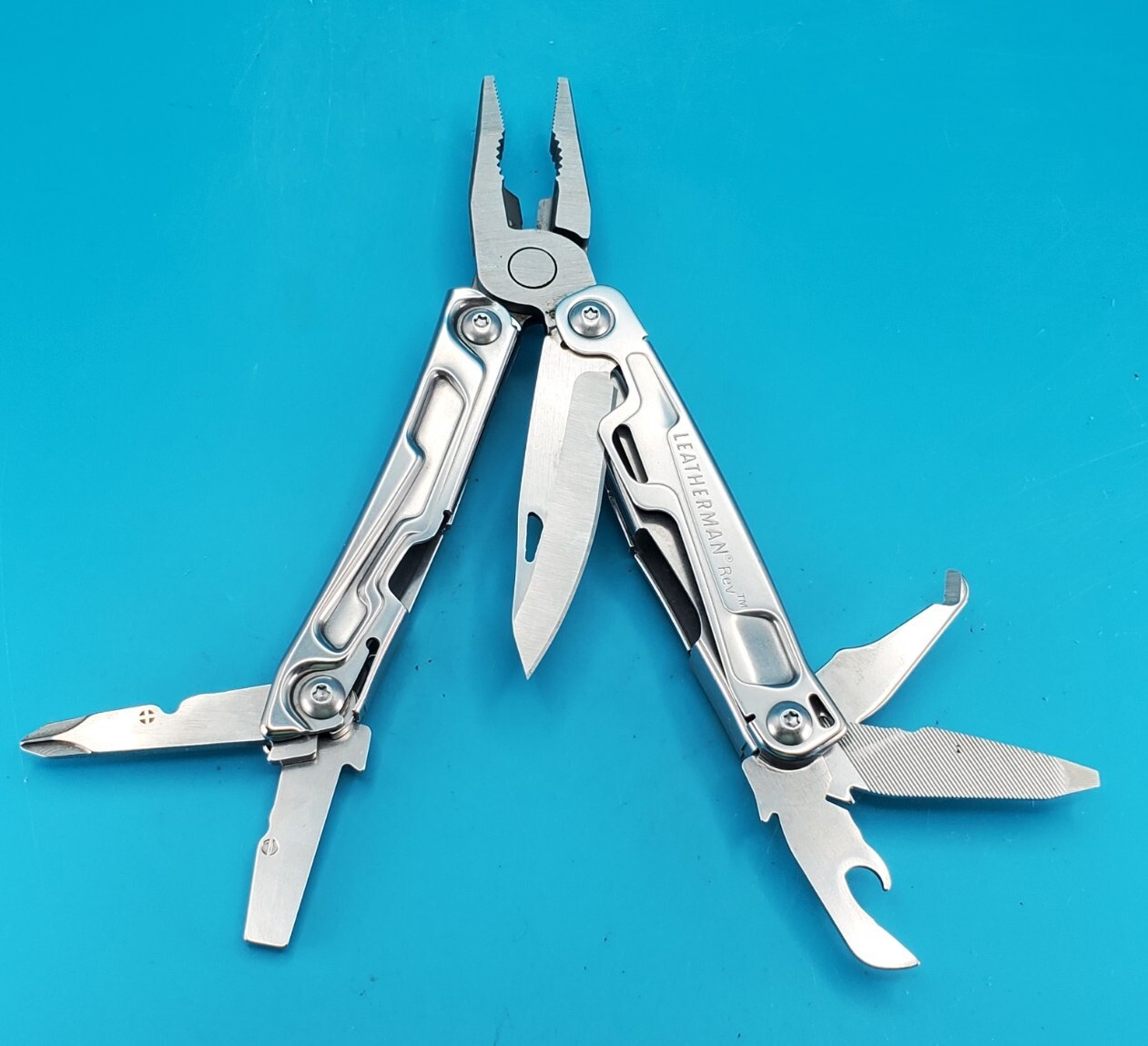 Leatherman Rev 3.8″ Multi-Tool, Stainless! *MINOR RUST ON ITEM*