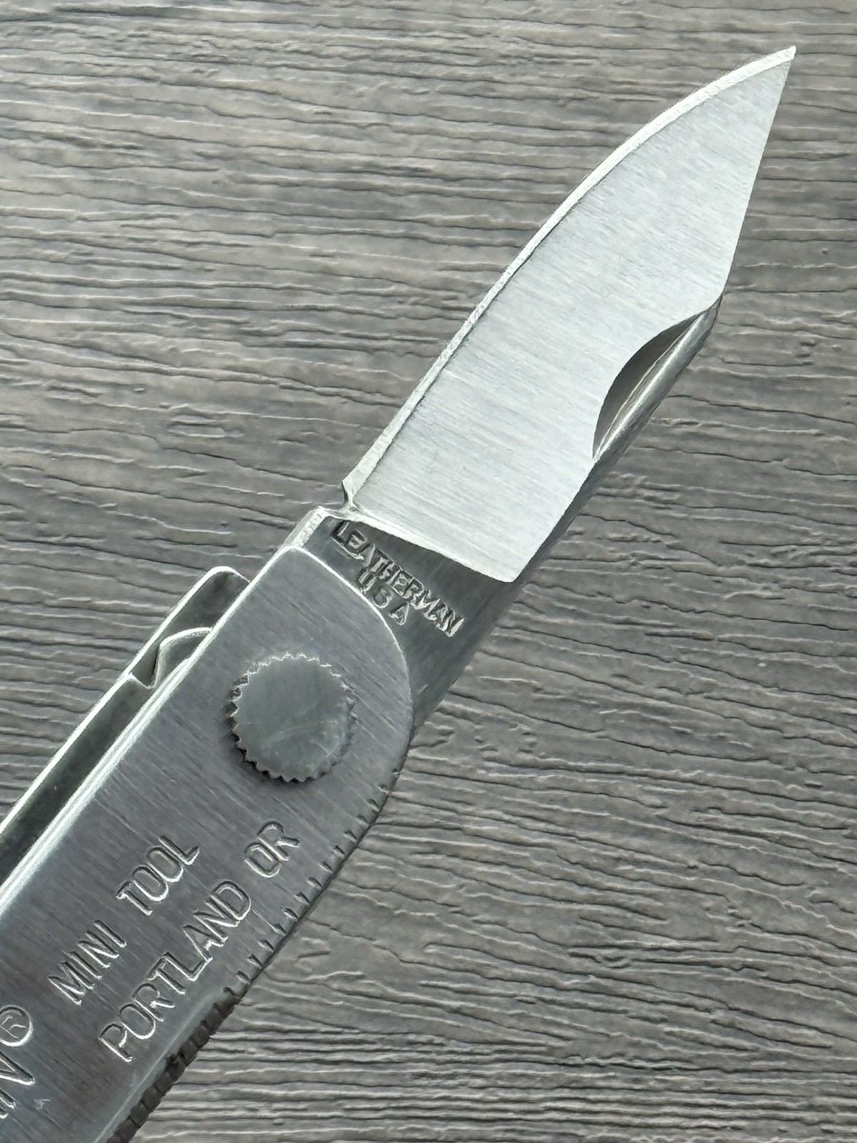 Leatherman MINI TOOL multitool. US PAT PEND w/Pliers Precision Alignment Hole!