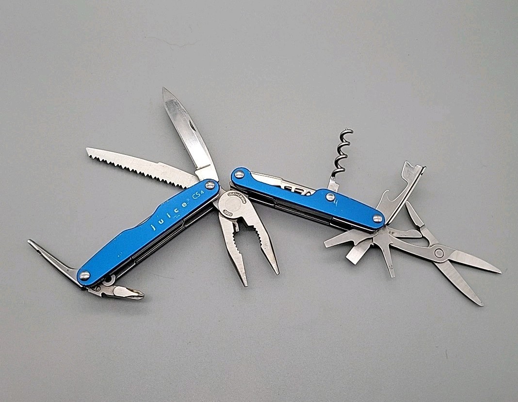 Leatherman JUICE CS4 Multi-Tool – Dated 1102 – Blue – Discontinued