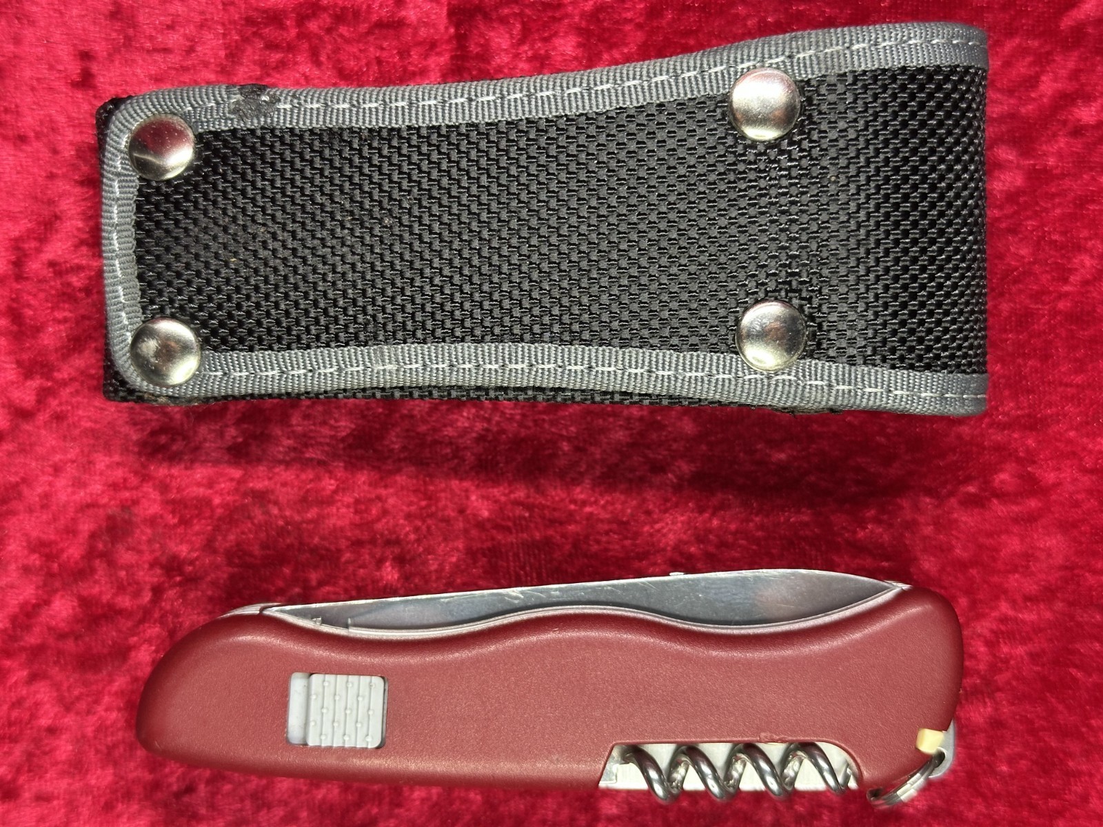 Victorinox Tradesman Red Large Swiss Army Knife 111mm 12 Tool w/Sheath (622)