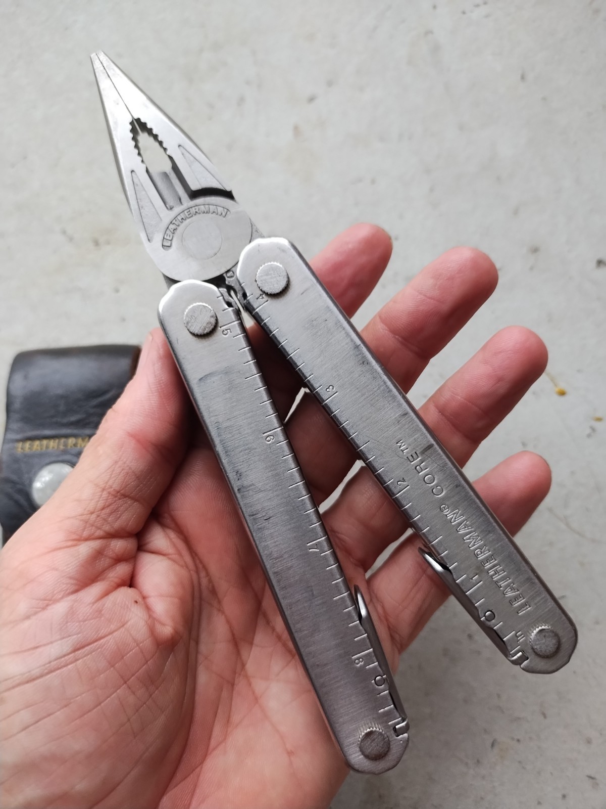LEATHERMAN CORE STAINLESS W/BLACK LEATHER SHEATH MULTI-TOOL USA, VERY GOOD!