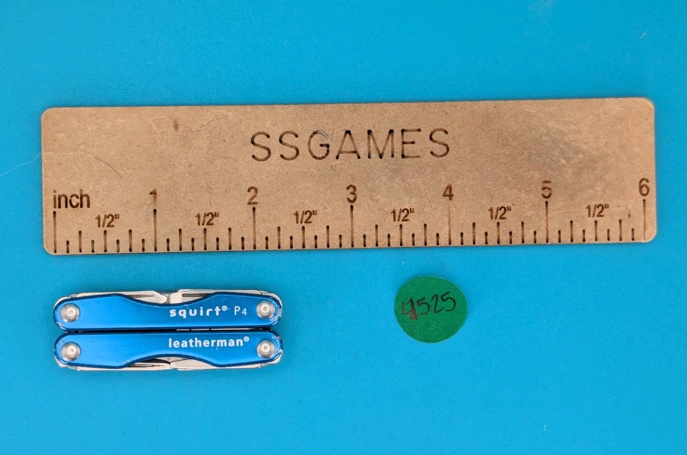Leatherman Squirt P4 Multi-Tool, Key Ring, Retired, BLUE!