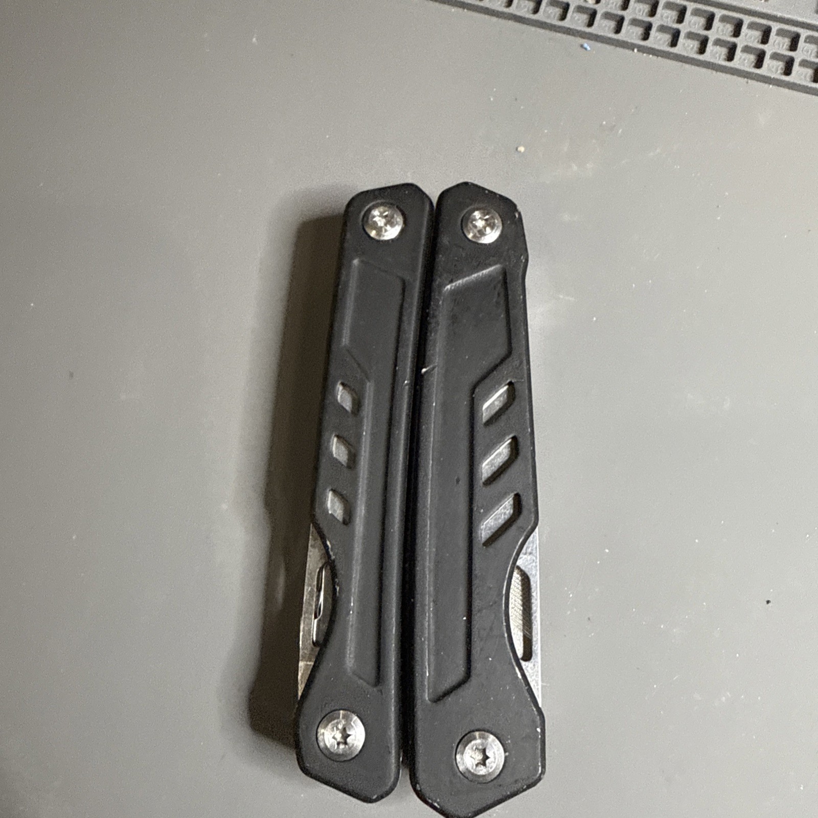 Ozark Trail 2119 17 in 1 Multitool
