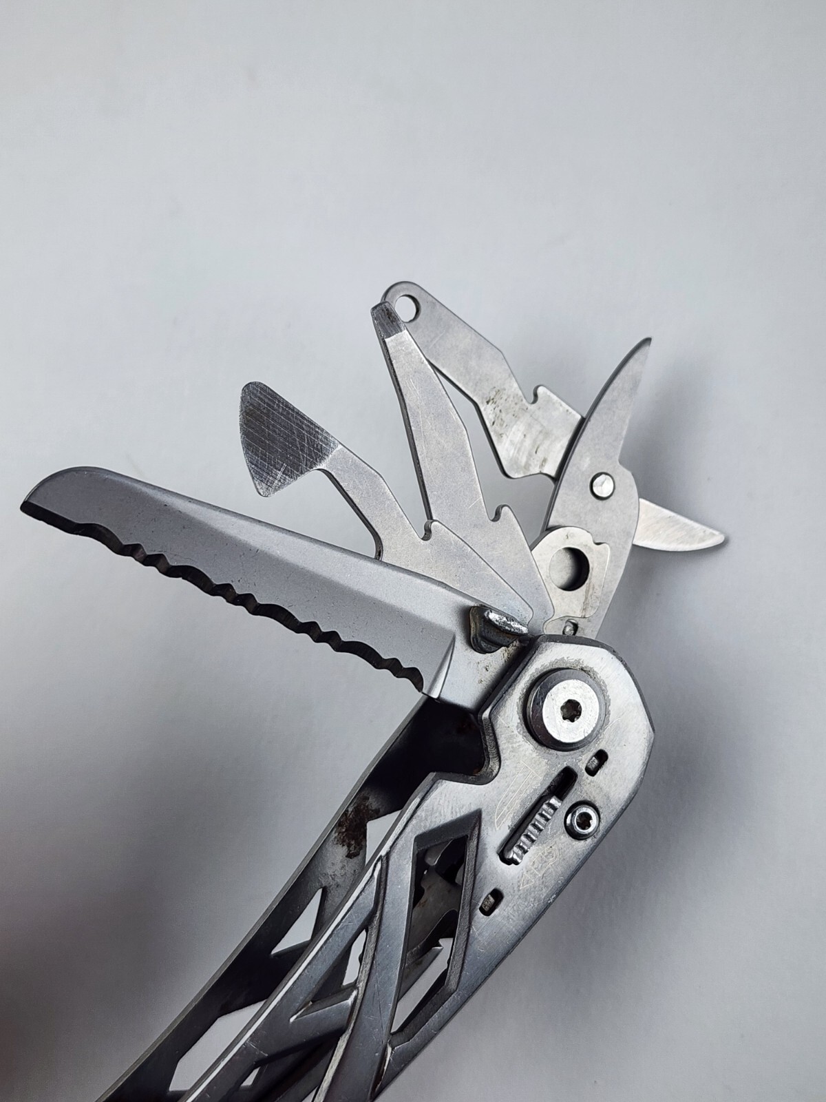 Gerber Suspension Multi-Tool 10 Different Tools w/ Rubber Grip