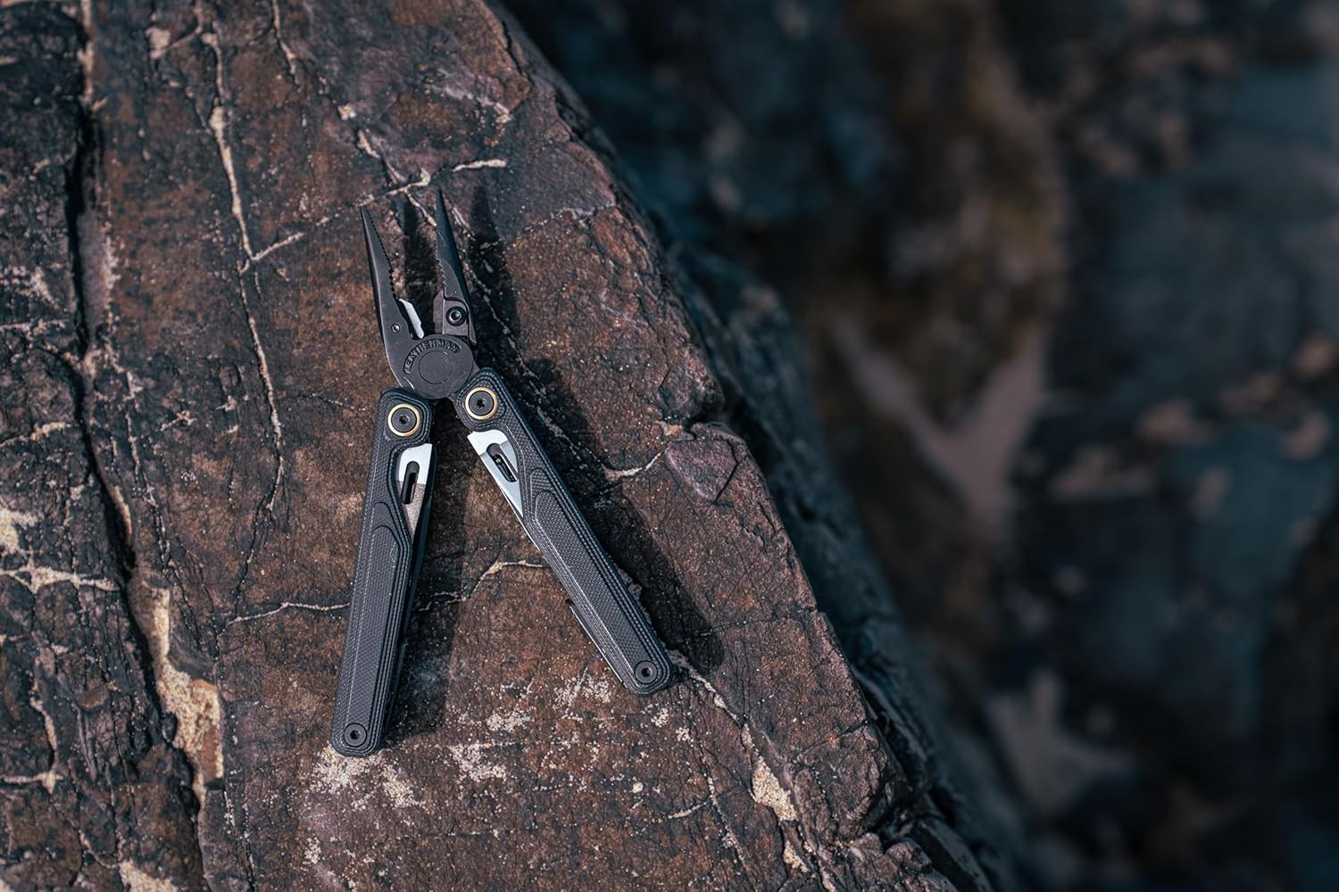 Outdoor Adventure Multi Tool – Leatherman Wave Alpha 16-in-1 MagnaCut