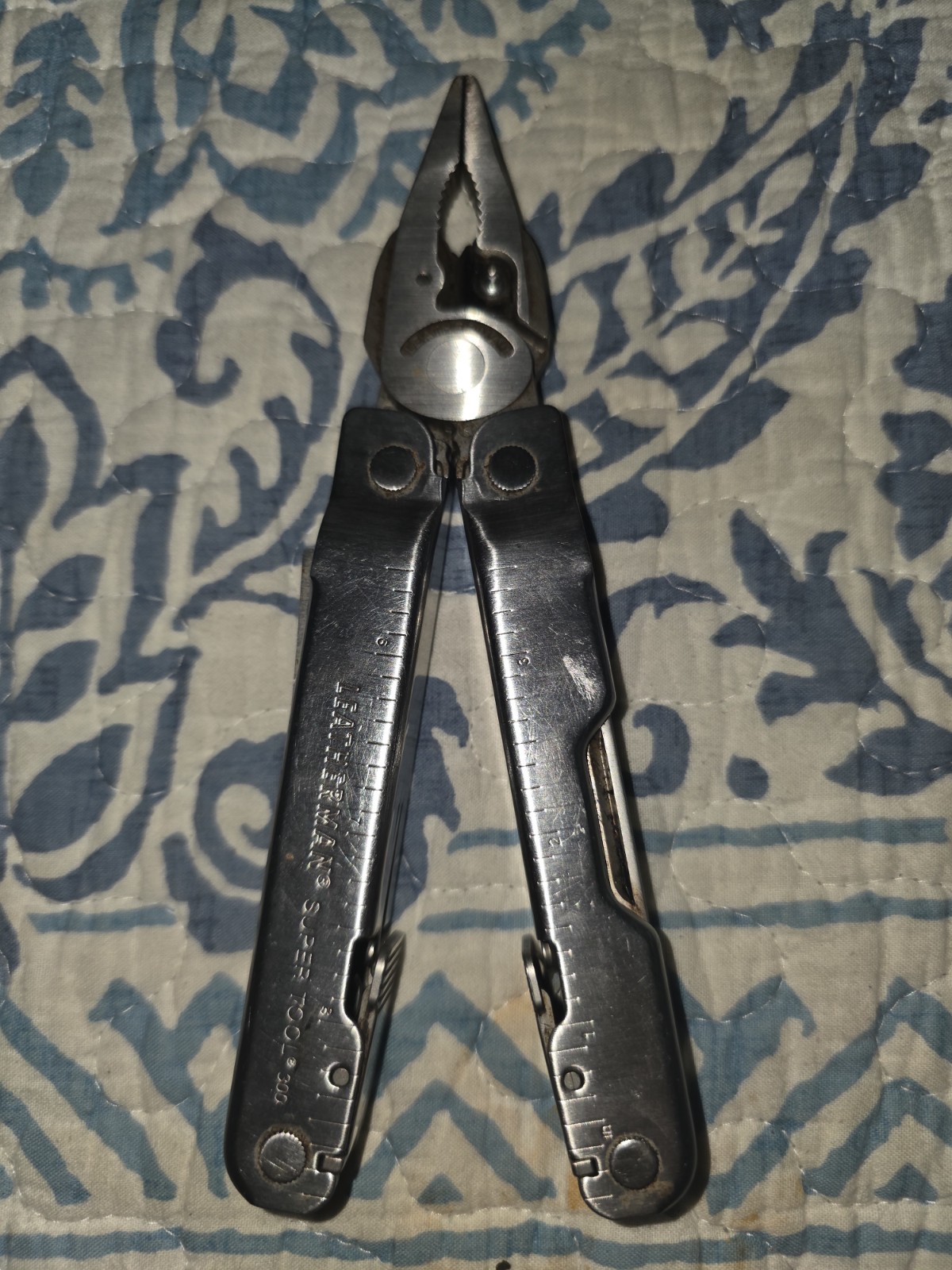 Leatherman Super Tool 300 Multi-Tool Pliers Silver Color Knife, Saw, Screwdriver