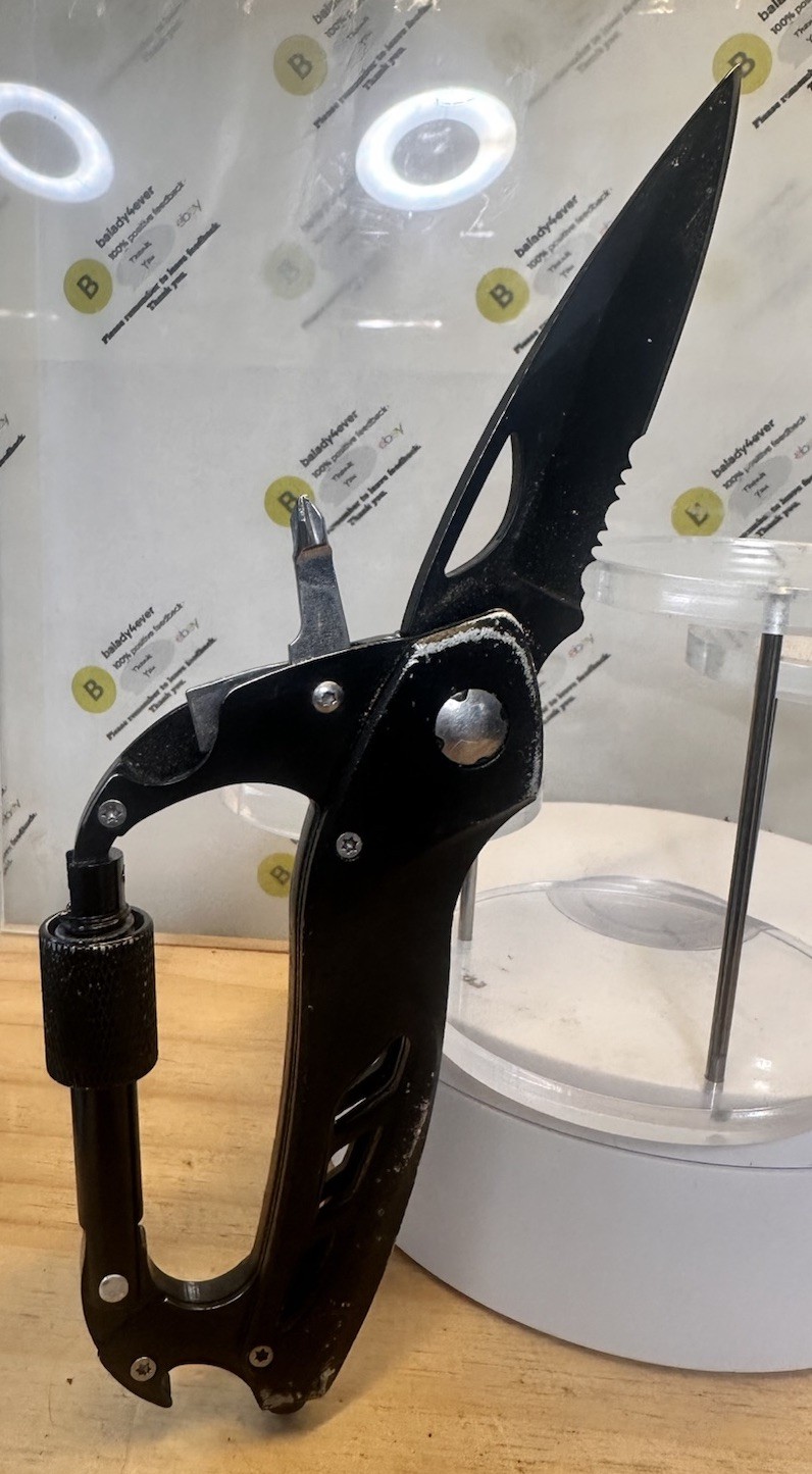 Carabiner Multitool, Carabiner w/Pocket Knife, Serrated Folding Knife, Glass Br