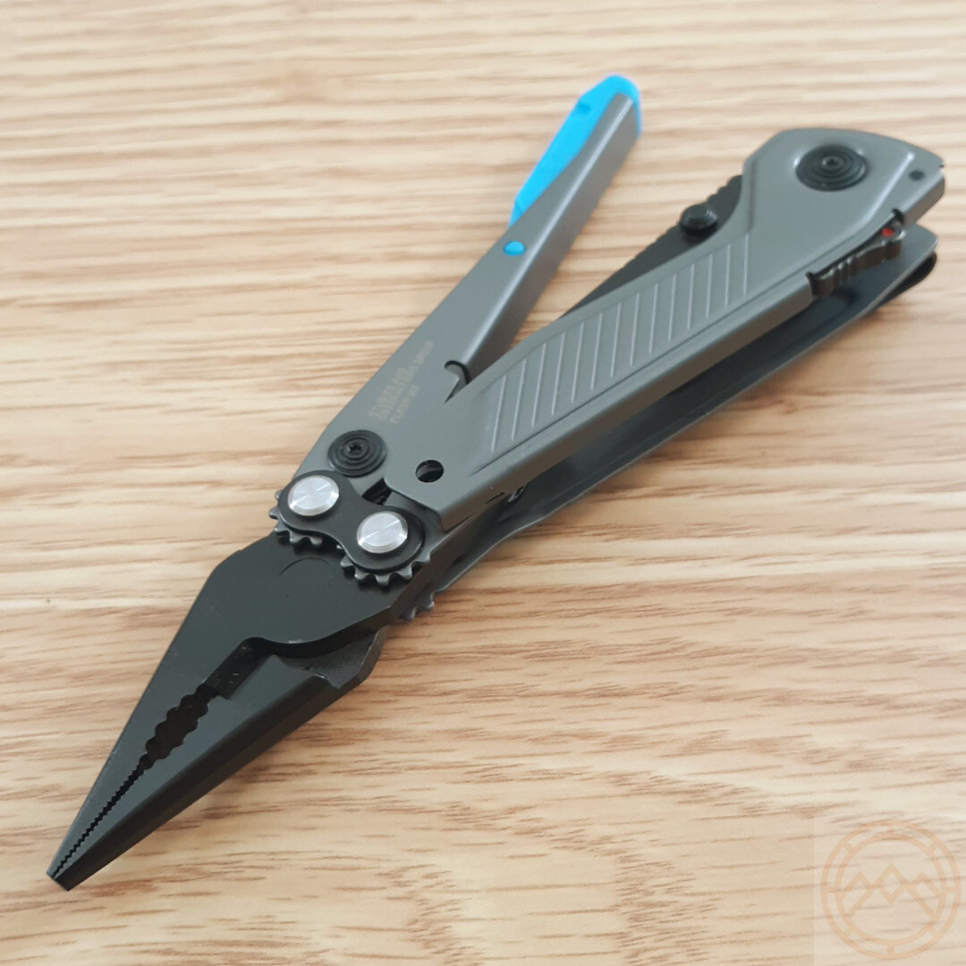 SOG Flash MT Linerlock Multi-Tool D2 Tool Steel Blade Stainless Steel Handle