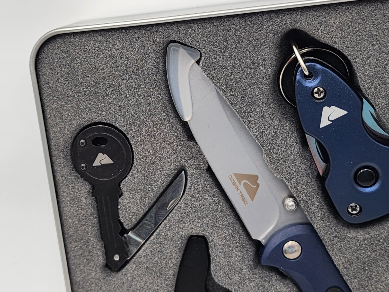Ozark Trail Four Piece Combo Knife Set Keychain Pocketknife Tin