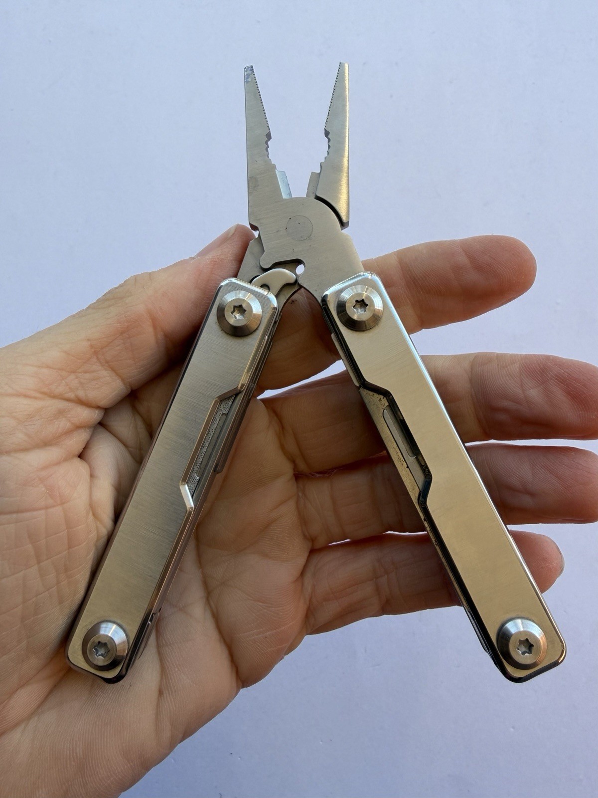 BIBURY OUTDOOR MINI MULTITOOL PLIERS W/BELT CLIP, BI2051A, EXCELLENT CONDITION!