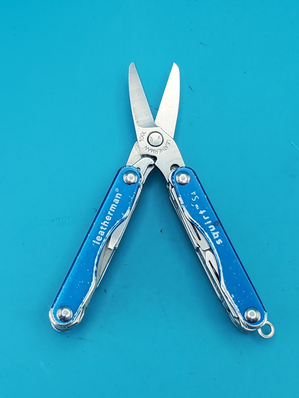 Leatherman “Squirt S4” Stainless Steel Multi Tool! BLUE!