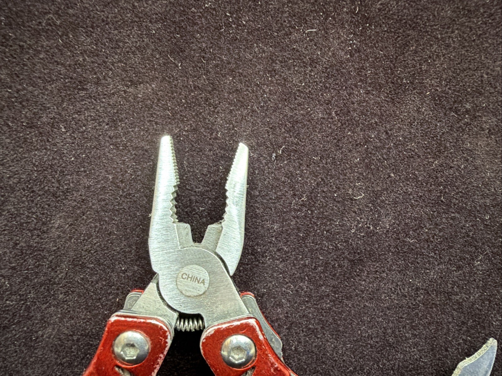 SNAP-ON Stainless Steel Red Easy Grip 9-in-1 Multi-Tool 2 3/4″