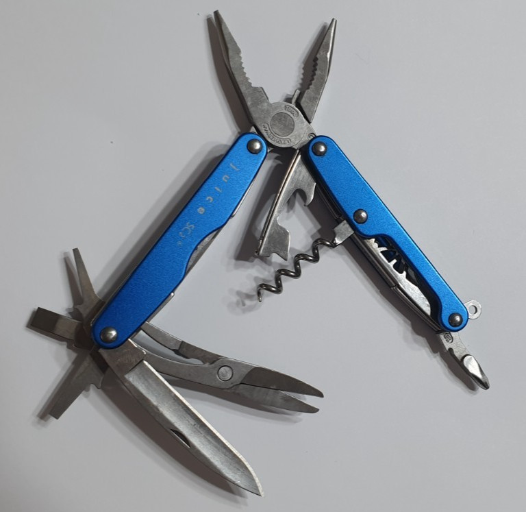 🔥 Leatherman Multi Tool Juice SC2 Blue Retired Walmart Rare Nice Condition