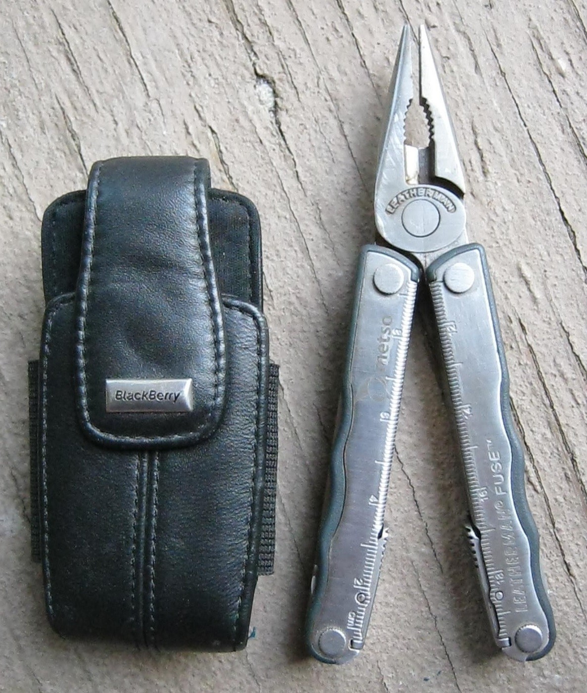 LEATHERMAN FUSE STAINLESS STEEL MULTITOOL ADVERTISING “METSO” W/BLACKBERRY POUCH